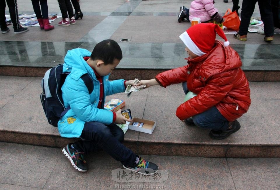 有意义的义卖募捐活动 by 拍客taoy 快拍作品_