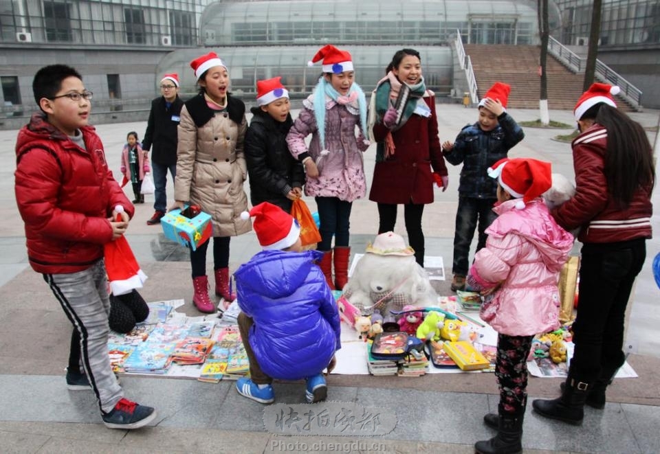 有意义的义卖募捐活动 by 拍客taoy 快拍作品_