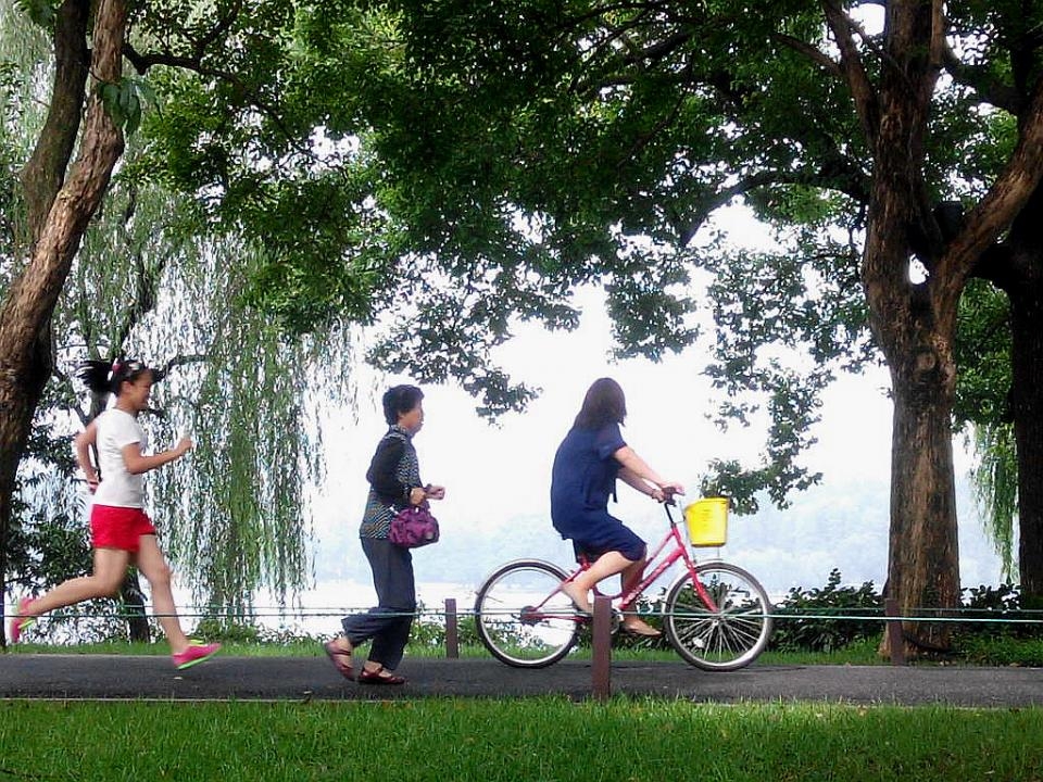 惬意骑行 by 拍客宏观世界 广场作品_成都图片